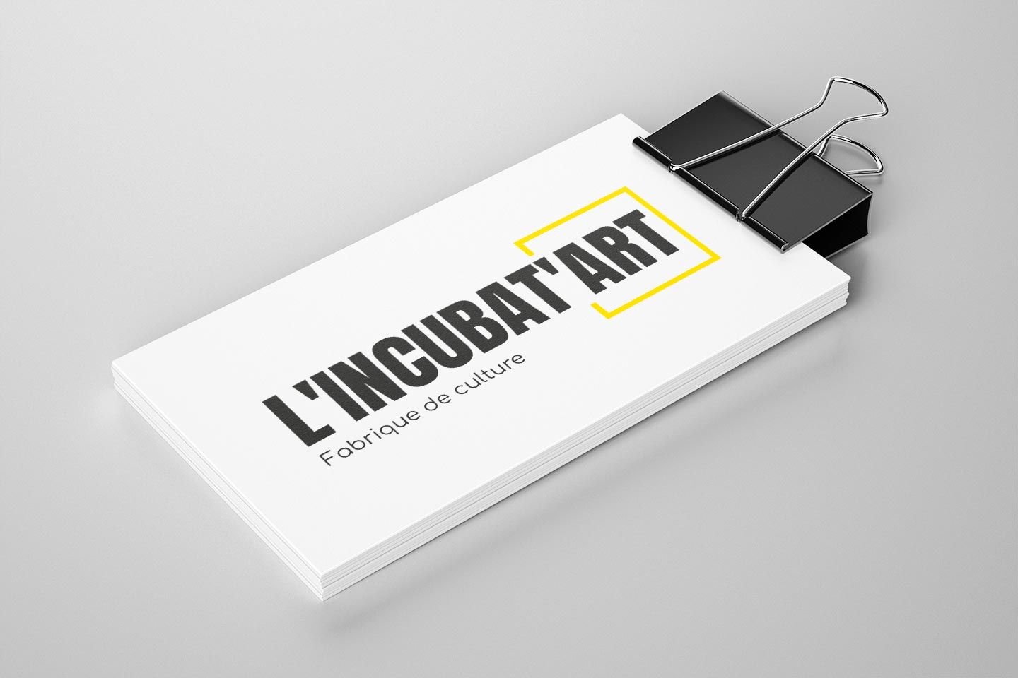 Cartes de visite portant le logo de L'incubat'art.